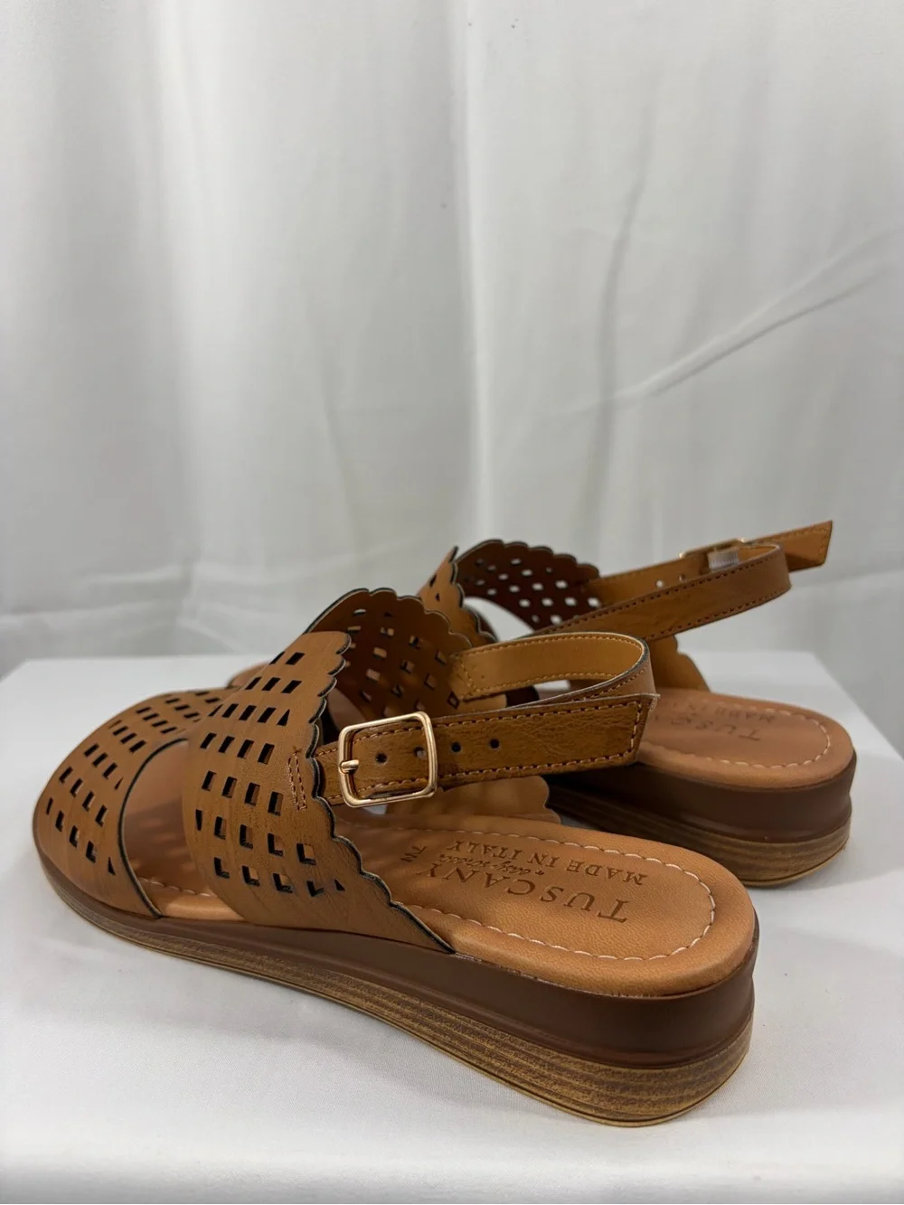 NWT Tuscany East Street Women's Size 7W Tan Cutout Slingback Sandals